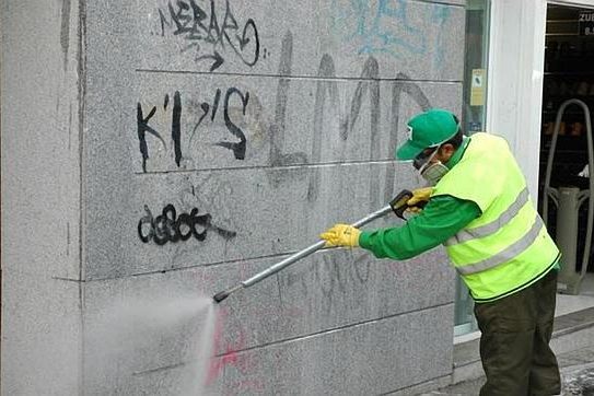Eliminacion de graffities y suciedad en fachadas