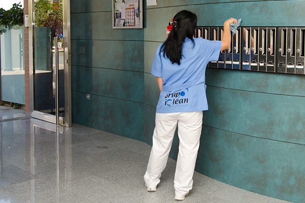 organizar la limpieza de una comunidad de vecinos