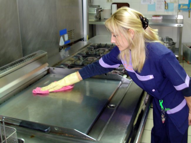 limpiar una cocina industrial