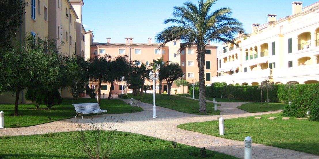 mantenimiento del jardín de una comunidad de vecinos