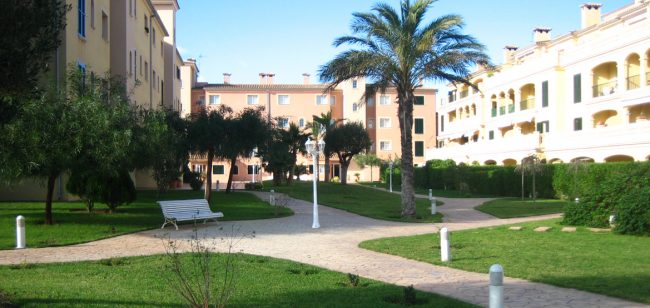 mantenimiento del jardín de una comunidad de vecinos mantenimiento del jardín de una comunidad de vecinos