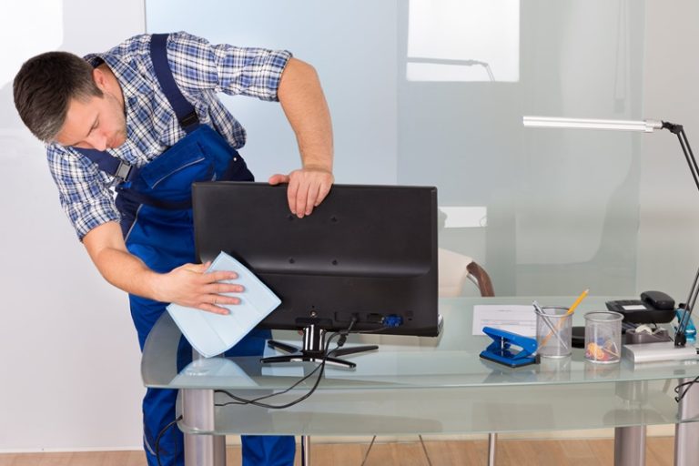limpieza de mantenimiento en el entorno laboral
