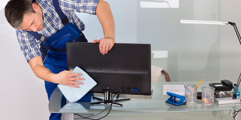 limpieza de mantenimiento en el entorno laboral