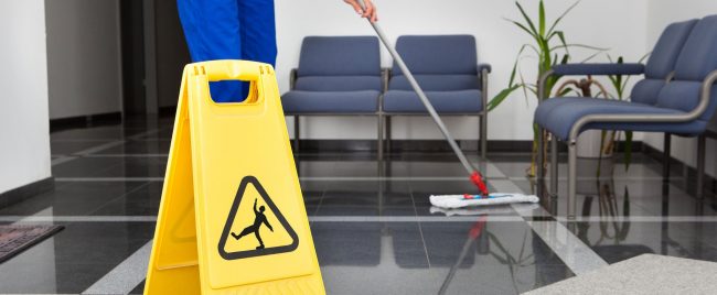 señalizar las zonas de trabajos de limpieza