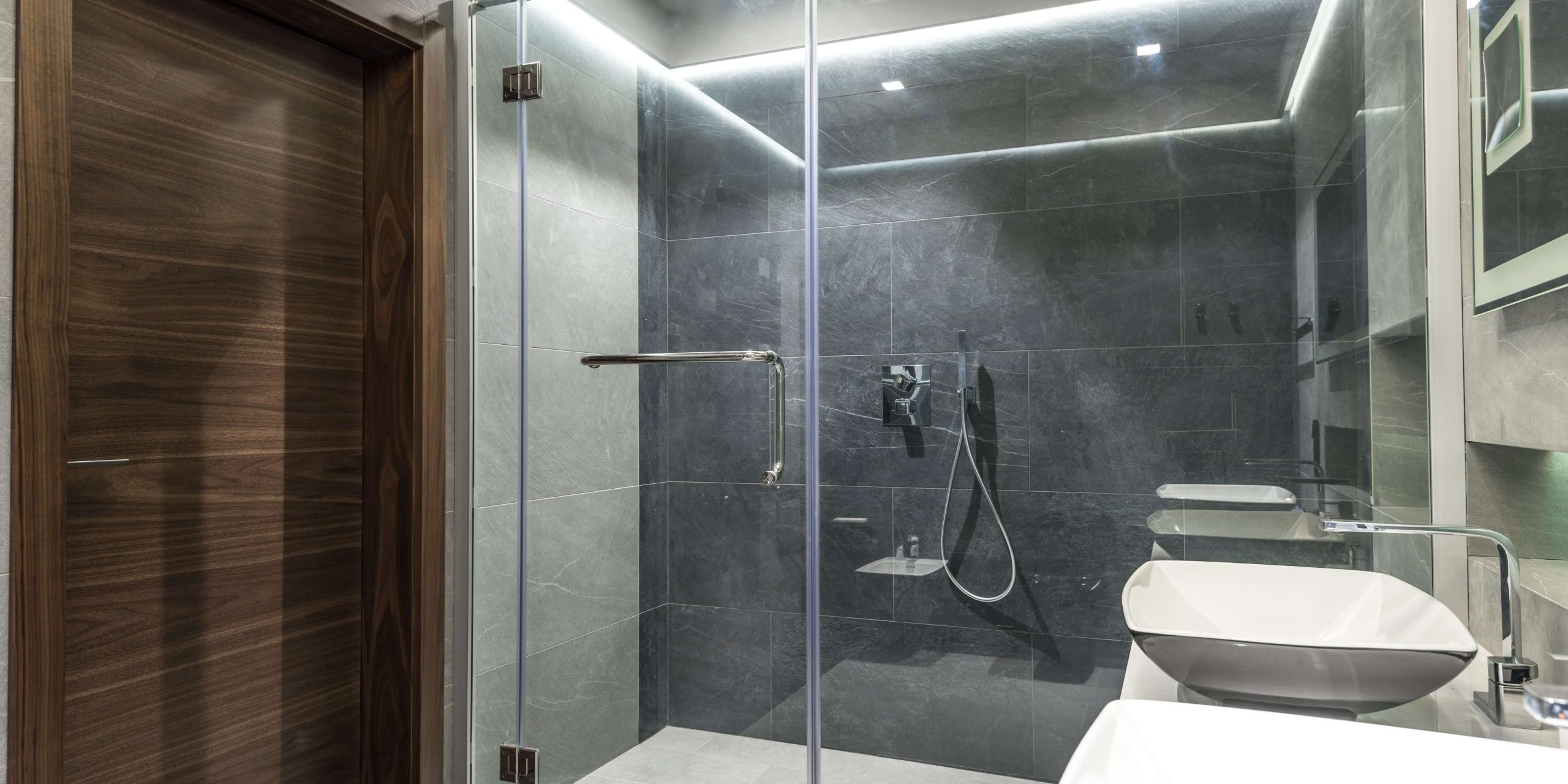 pexels-max-vakhtbovych-8134779 (1) limpiar y desinfectar una ducha