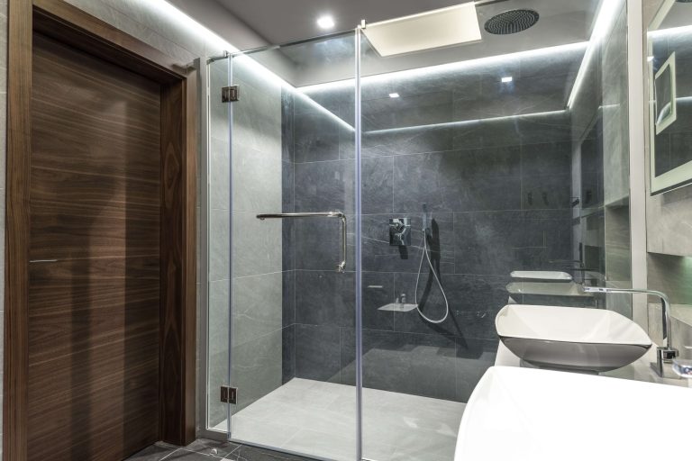 pexels-max-vakhtbovych-8134779 (1) limpiar y desinfectar una ducha
