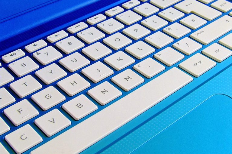 pexels-pixabay-265631 (1) Consejos para limpiar el teclado de tu ordenador o portátil